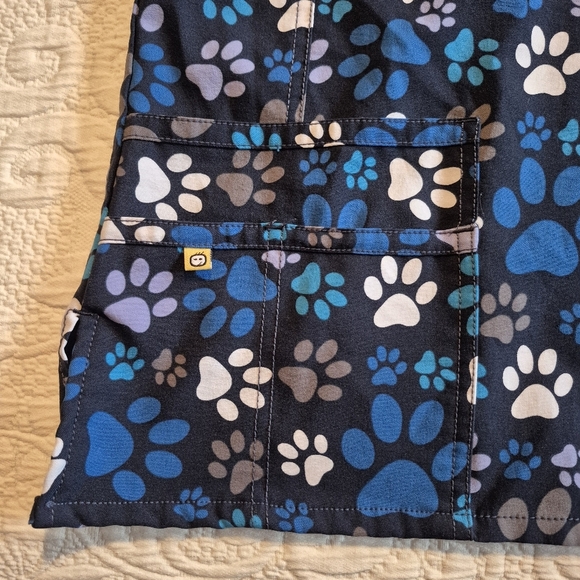 Wonder Wink uniform shirt small blue gray white scrub top 2 front pockets VGUC - Picture 2 of 5